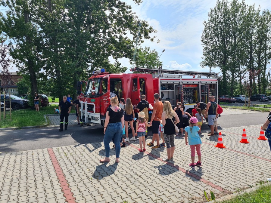 Nowy orlik na Obszarach. Osiedlowy festyn na otwarcie boiska - foto