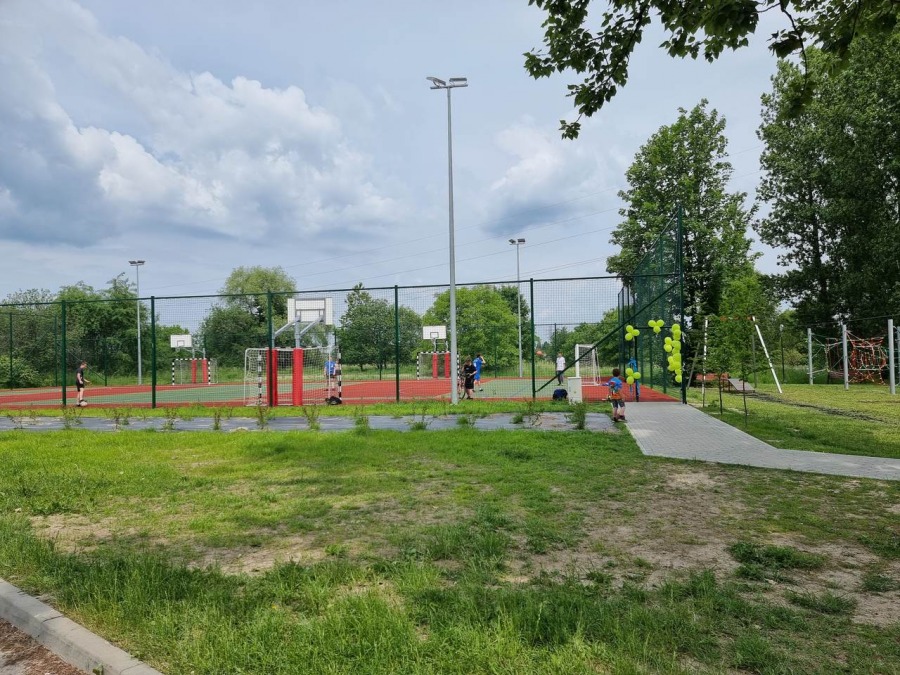 Nowy orlik na Obszarach. Osiedlowy festyn na otwarcie boiska - foto