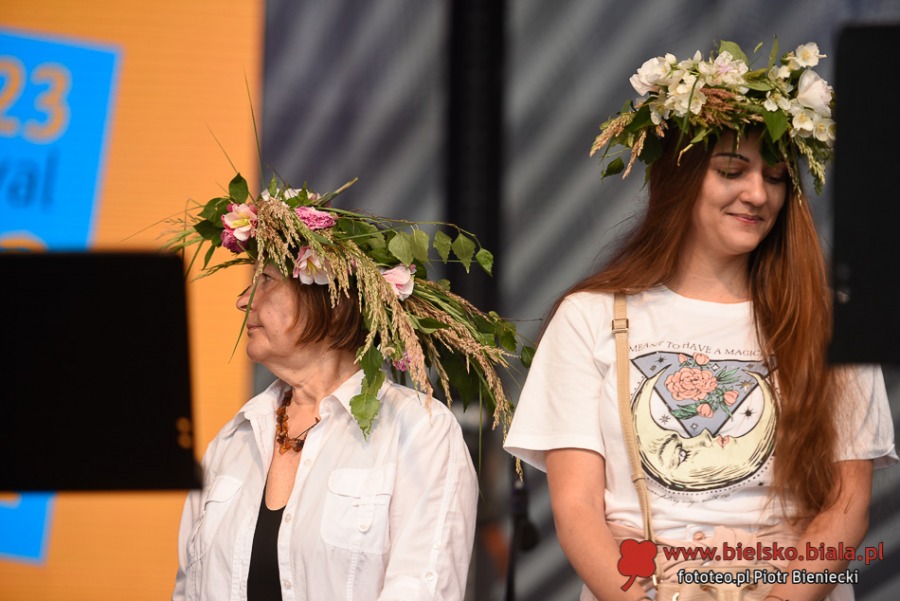 Barwny konkurs wianków na Rynku. Zadymka rusza na ludowo ZDJĘCIA