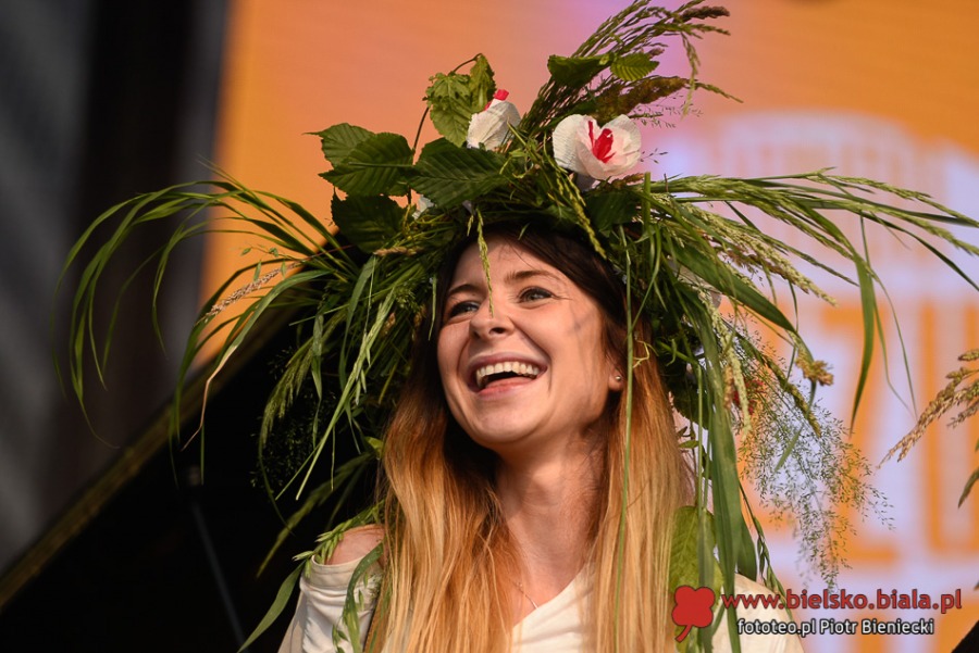 Barwny konkurs wianków na Rynku. Zadymka rusza na ludowo ZDJĘCIA
