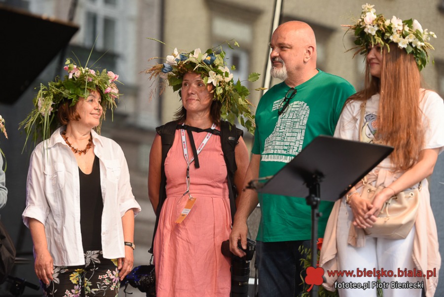 Barwny konkurs wianków na Rynku. Zadymka rusza na ludowo ZDJĘCIA
