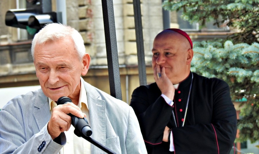 Historyczne zdjęcia na placu Chrobrego. Te niezwykłe chwile obserwowała cała Polska - foto