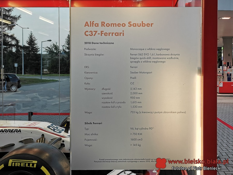 Bolid F1 w Bielsku-Białej. Wyścigówka zespołu Roberta Kubicy stoi na stacji Orlen - foto