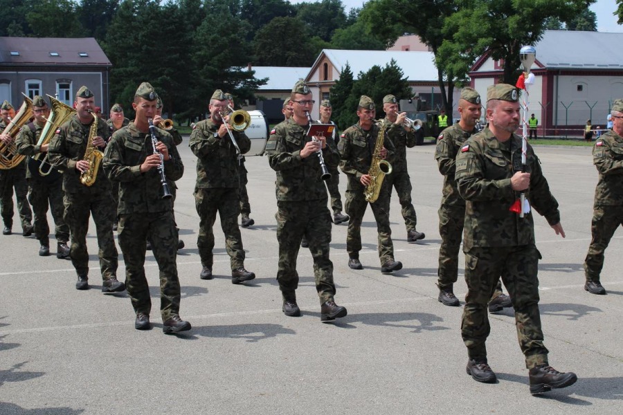Uroczysta przysięga wojskowa jak za dawnych lat. Legia kusi studentów - foto