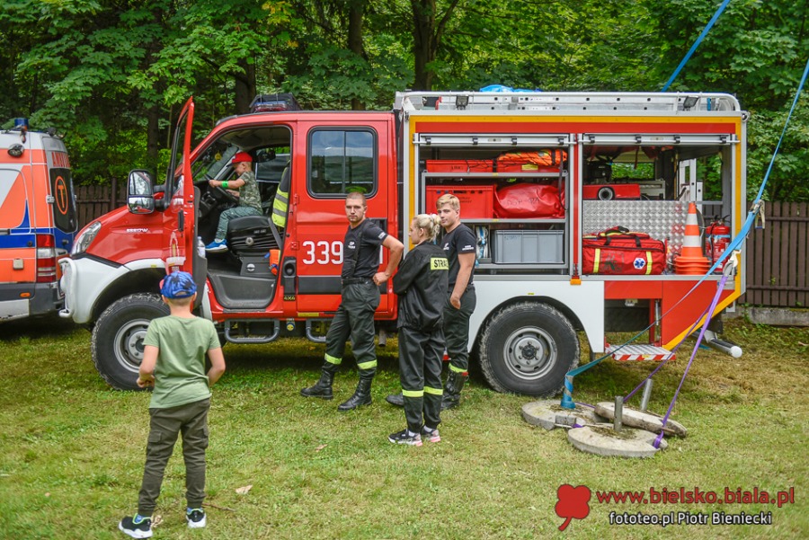 Tysiące zwiedzających na koronie zapory. Pokaz efektownych filmów ZDJĘCIA