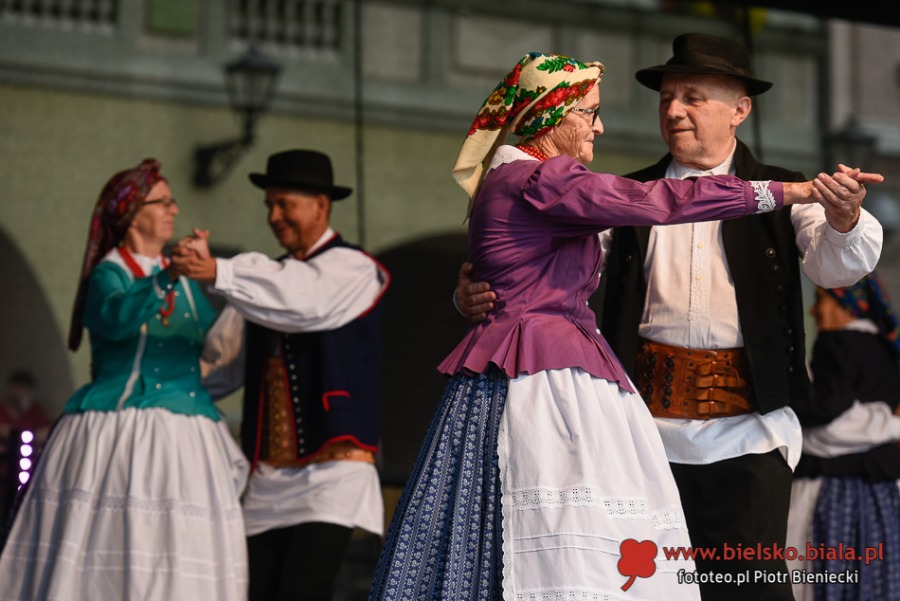 Zachwycający pokaz na bielskim Rynku. Publiczność była urzeczona ZDJĘCIA
