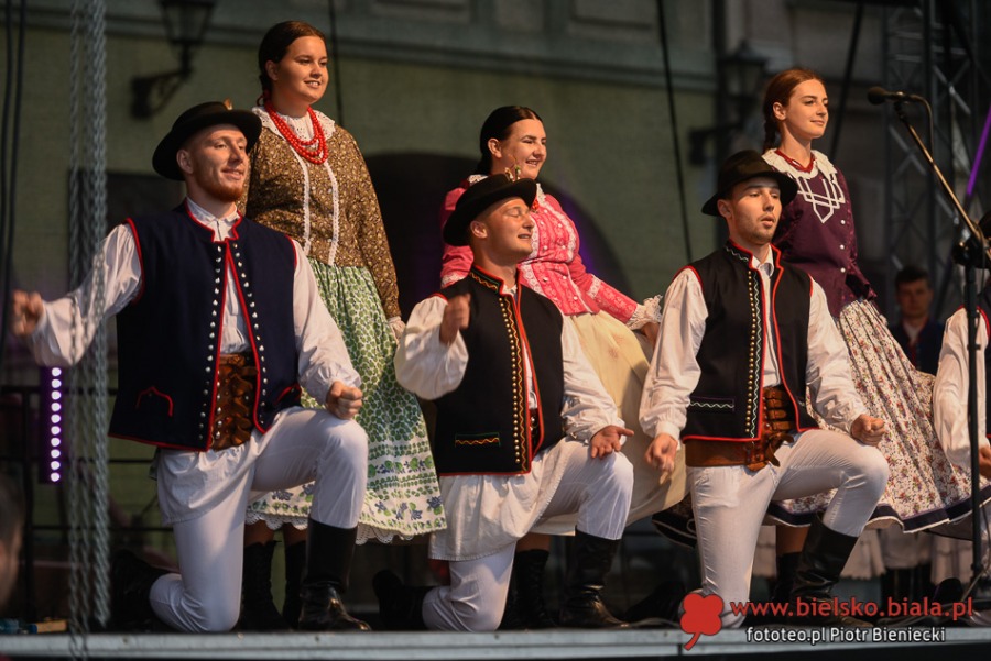 Zachwycający pokaz na bielskim Rynku. Publiczność była urzeczona ZDJĘCIA