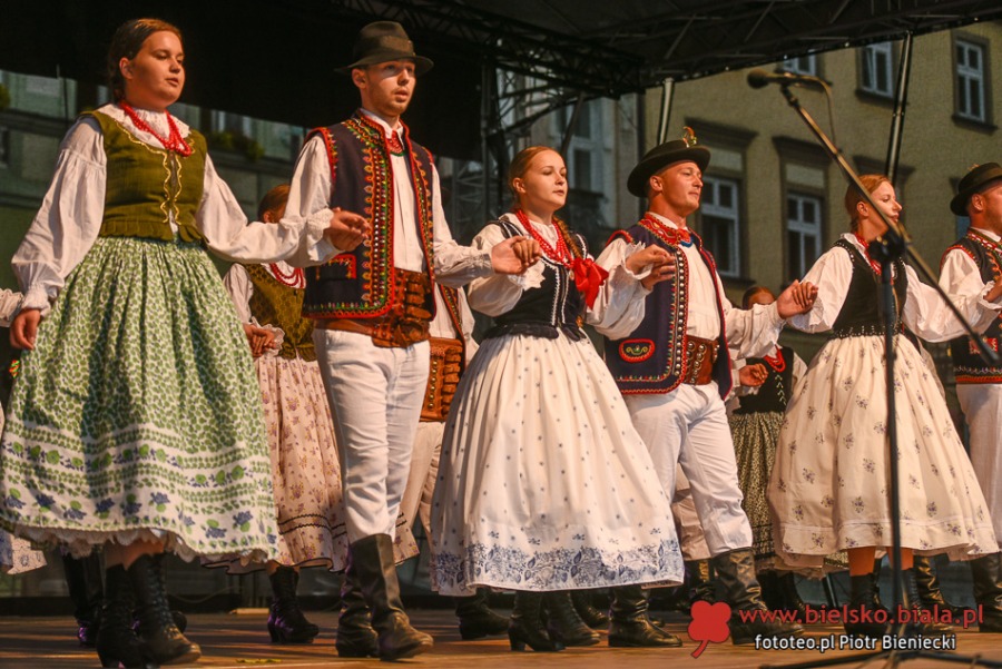 Zachwycający pokaz na bielskim Rynku. Publiczność była urzeczona ZDJĘCIA