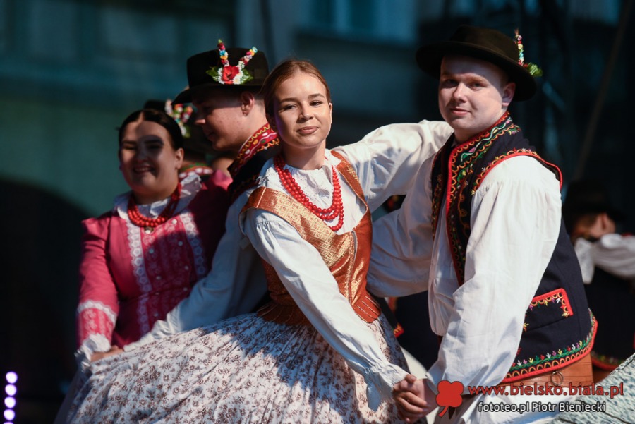 Zachwycający pokaz na bielskim Rynku. Publiczność była urzeczona ZDJĘCIA