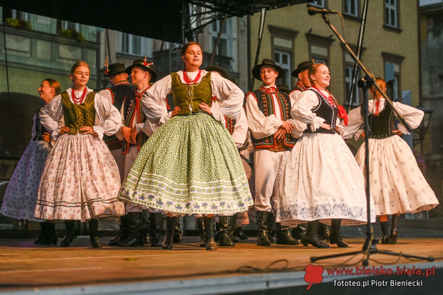 Zachwycający pokaz na bielskim Rynku. Publiczność była urzeczona ZDJĘCIA