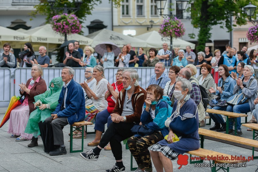 Zachwycający pokaz na bielskim Rynku. Publiczność była urzeczona ZDJĘCIA