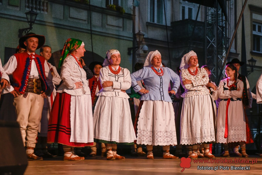 Zachwycający pokaz na bielskim Rynku. Publiczność była urzeczona ZDJĘCIA