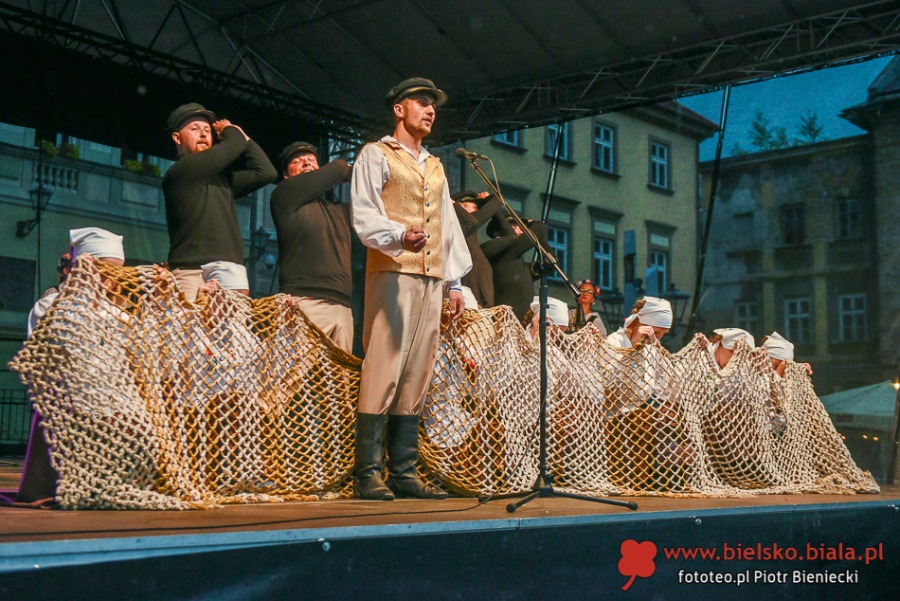 Zachwycający pokaz na bielskim Rynku. Publiczność była urzeczona ZDJĘCIA