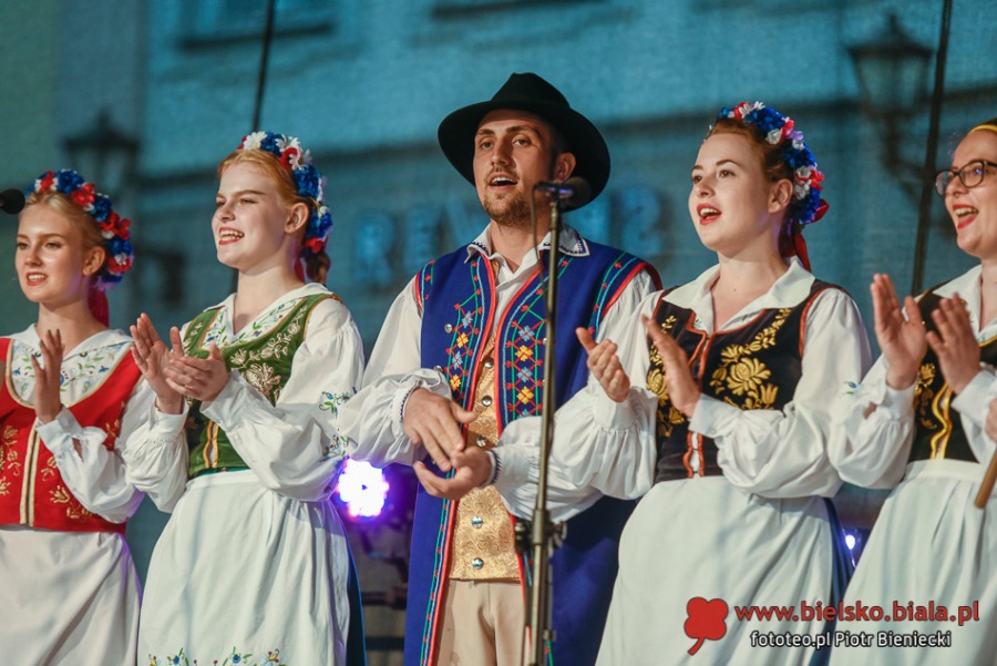 Zachwycający pokaz na bielskim Rynku. Publiczność była urzeczona ZDJĘCIA