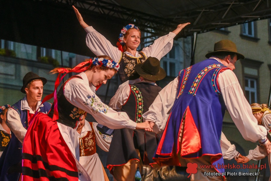 Zachwycający pokaz na bielskim Rynku. Publiczność była urzeczona ZDJĘCIA