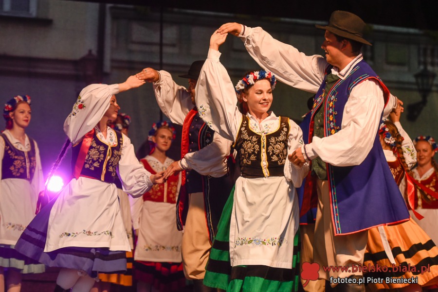Zachwycający pokaz na bielskim Rynku. Publiczność była urzeczona ZDJĘCIA