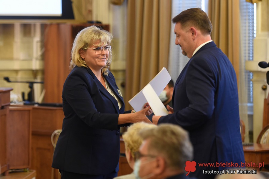 Pomarańczowe święto na Cieszyńskiej. Urzędnicy przyjechali autobusami ZDJĘCIA