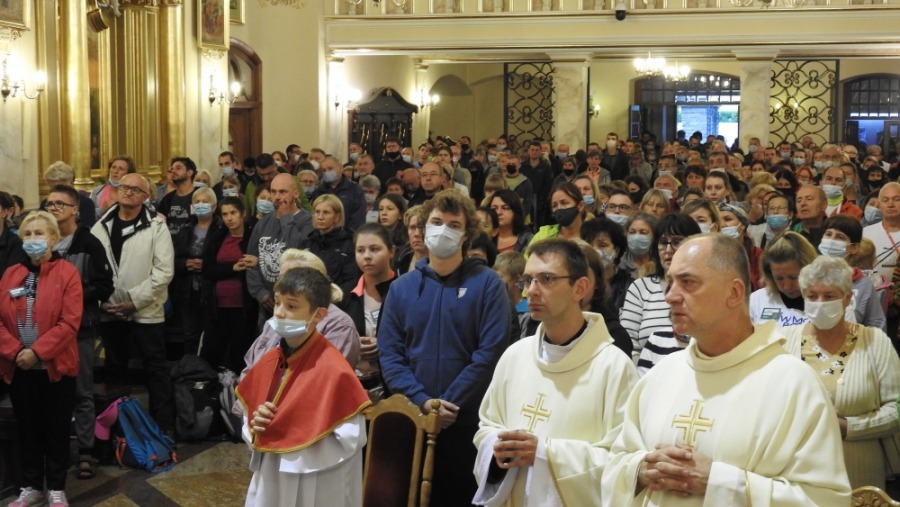 Bielszczanie idą na Jasną Górę. Liczbę pielgrzymów wyznaczył inspektor sanitarny - foto