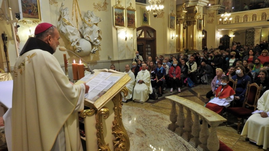 Bielszczanie idą na Jasną Górę. Liczbę pielgrzymów wyznaczył inspektor sanitarny - foto