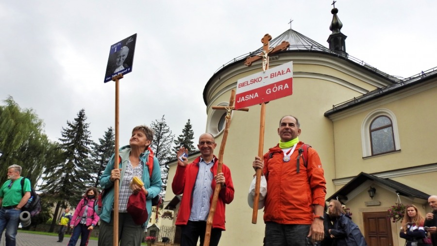 Bielszczanie idą na Jasną Górę. Liczbę pielgrzymów wyznaczył inspektor sanitarny - foto