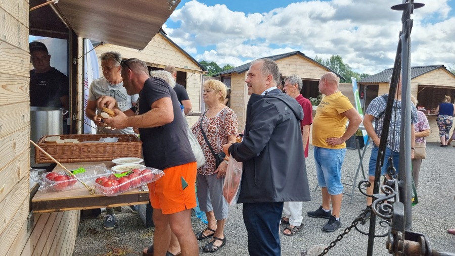 Strażacka kuchnia na wapienickiej Giełdzie. Zaskoczyli nawet smakoszy (zdjęcia, wideo)