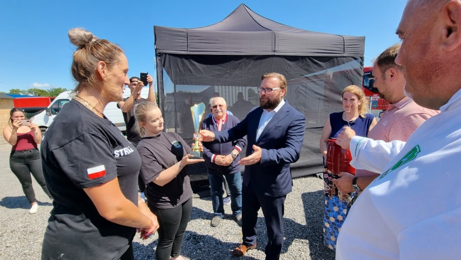 Strażacka kuchnia na wapienickiej Giełdzie. Zaskoczyli nawet smakoszy (zdjęcia, wideo)