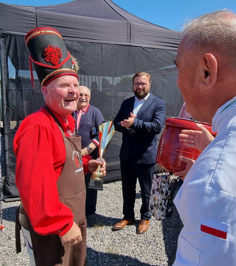 Strażacka kuchnia na wapienickiej Giełdzie. Zaskoczyli nawet smakoszy (zdjęcia, wideo)