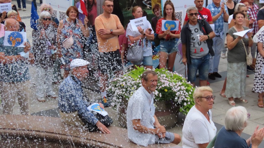 Protest na placu Chrobrego. W obronie wolnych mediów - foto