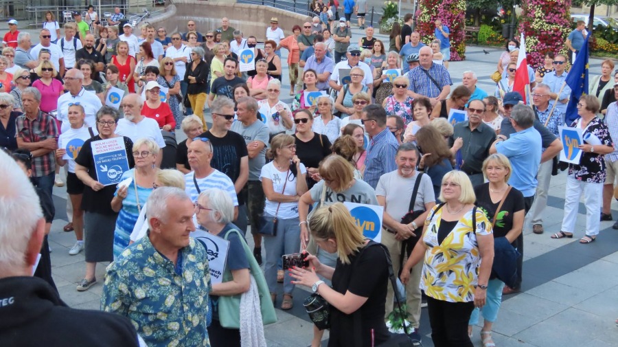Protest na placu Chrobrego. W obronie wolnych mediów - foto