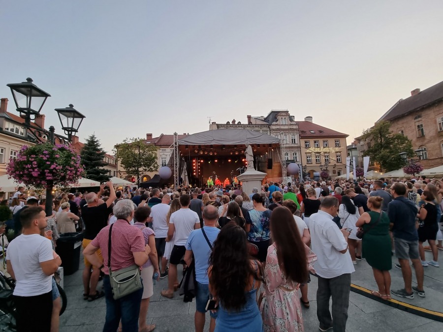 Neapol na bielskim Rynku. Tłumy słuchały włoskich przebojów ZDJĘCIA