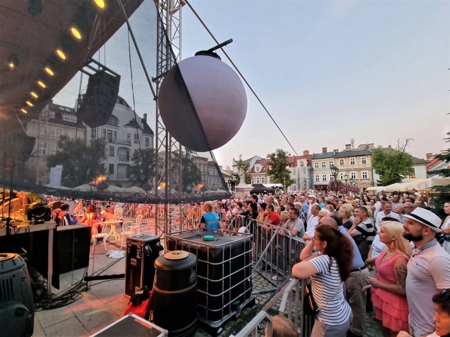 Neapol na bielskim Rynku. Tłumy słuchały włoskich przebojów ZDJĘCIA