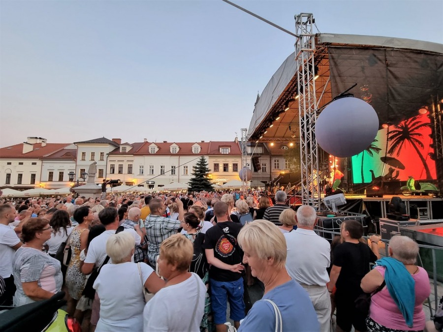 Neapol na bielskim Rynku. Tłumy słuchały włoskich przebojów ZDJĘCIA
