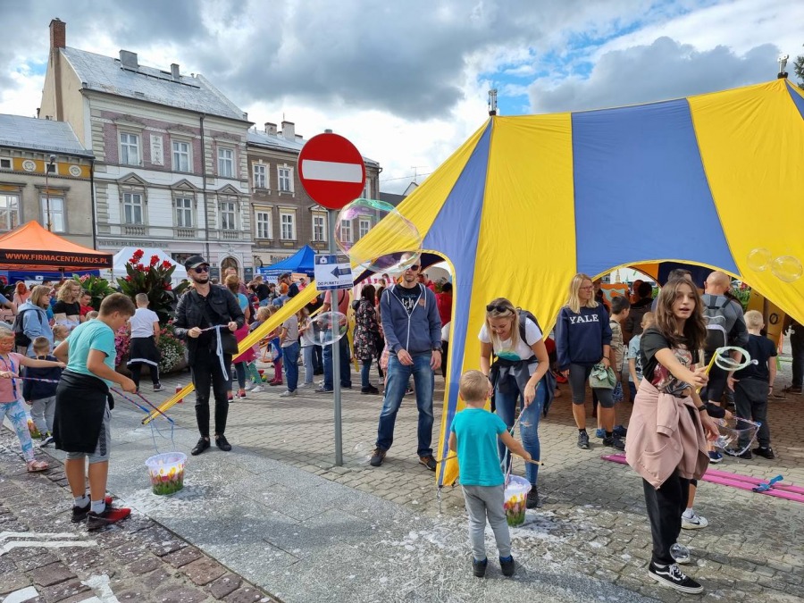 Sztuczki na placu Wojska Polskiego. Atrakcje dla najstarszych i najmłodszych ZDJĘCIA
