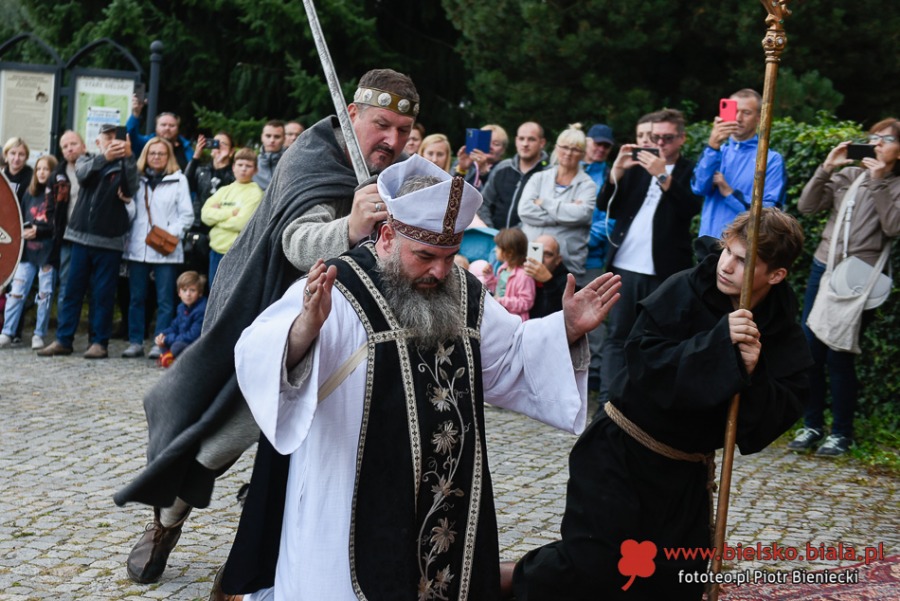 Piknik marzeń. Tłumy w średniowiecznej wiosce w Starym Bielsku ZDJĘCIA