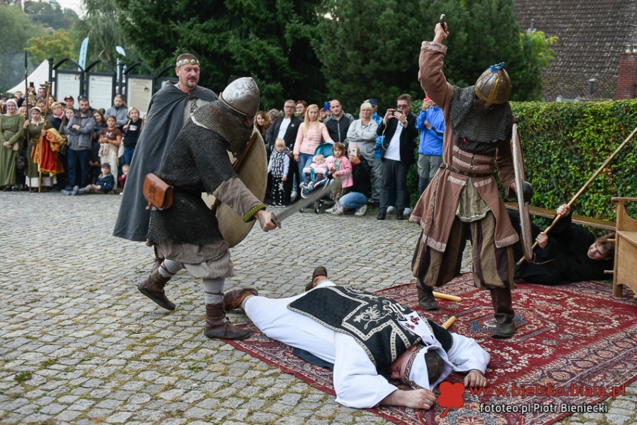 Piknik marzeń. Tłumy w średniowiecznej wiosce w Starym Bielsku ZDJĘCIA