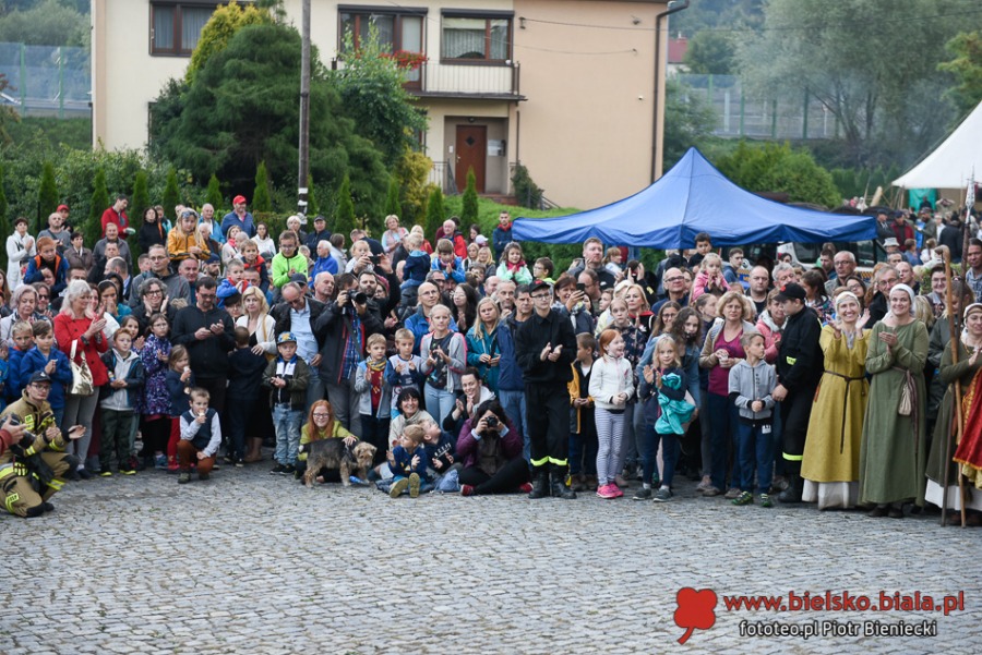 Piknik marzeń. Tłumy w średniowiecznej wiosce w Starym Bielsku ZDJĘCIA