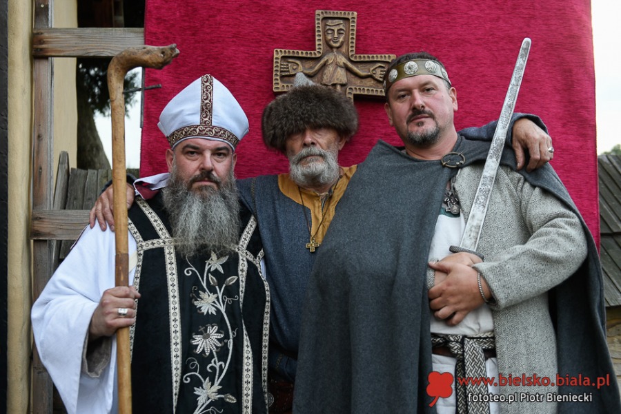 Piknik marzeń. Tłumy w średniowiecznej wiosce w Starym Bielsku ZDJĘCIA