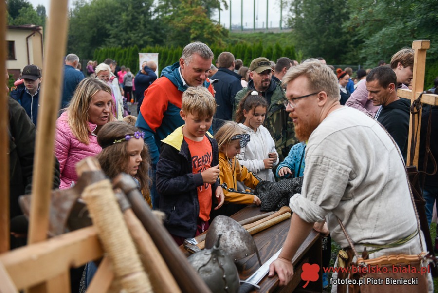 Piknik marzeń. Tłumy w średniowiecznej wiosce w Starym Bielsku ZDJĘCIA
