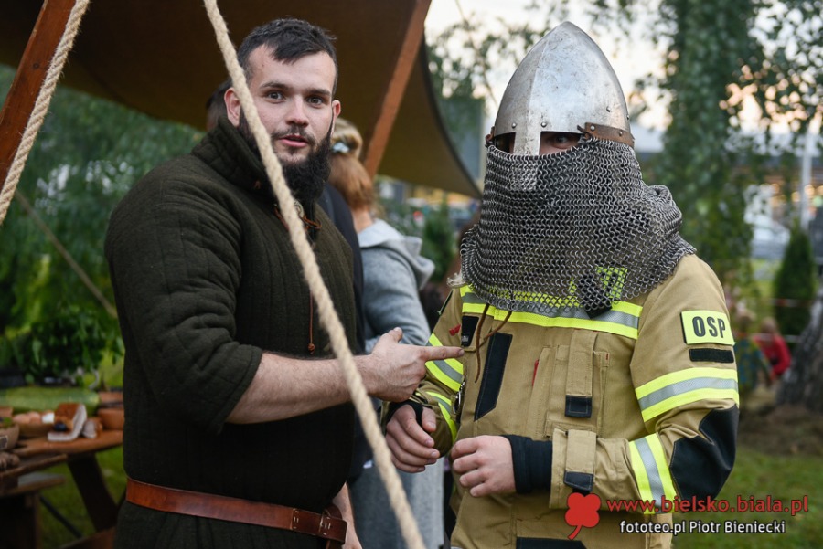 Piknik marzeń. Tłumy w średniowiecznej wiosce w Starym Bielsku ZDJĘCIA