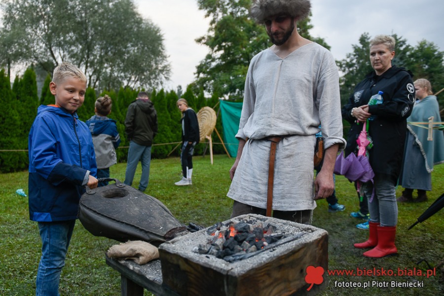 Piknik marzeń. Tłumy w średniowiecznej wiosce w Starym Bielsku ZDJĘCIA