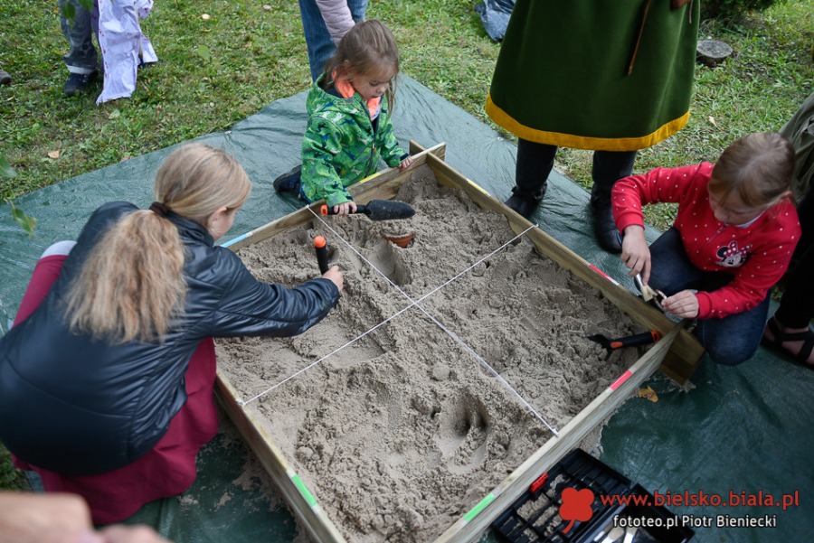 Piknik marzeń. Tłumy w średniowiecznej wiosce w Starym Bielsku ZDJĘCIA