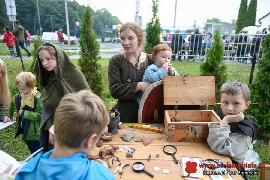 Piknik marzeń. Tłumy w średniowiecznej wiosce w Starym Bielsku ZDJĘCIA