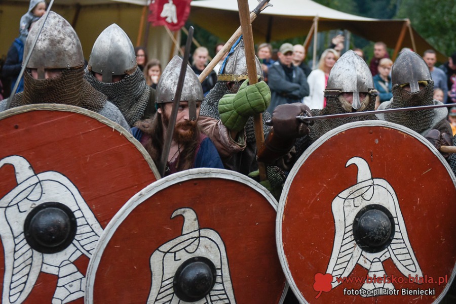 Piknik marzeń. Tłumy w średniowiecznej wiosce w Starym Bielsku ZDJĘCIA