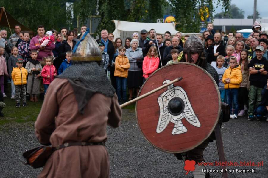Piknik marzeń. Tłumy w średniowiecznej wiosce w Starym Bielsku ZDJĘCIA