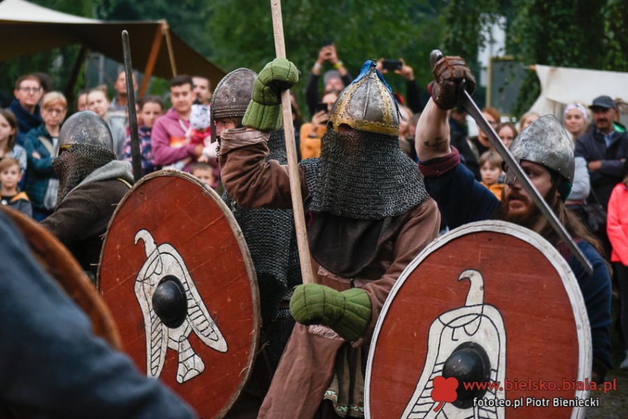 Piknik marzeń. Tłumy w średniowiecznej wiosce w Starym Bielsku ZDJĘCIA