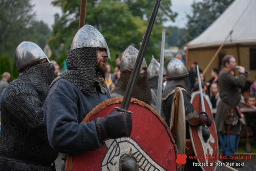 Piknik marzeń. Tłumy w średniowiecznej wiosce w Starym Bielsku ZDJĘCIA
