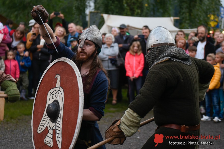 Piknik marzeń. Tłumy w średniowiecznej wiosce w Starym Bielsku ZDJĘCIA