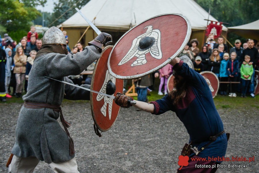 Piknik marzeń. Tłumy w średniowiecznej wiosce w Starym Bielsku ZDJĘCIA