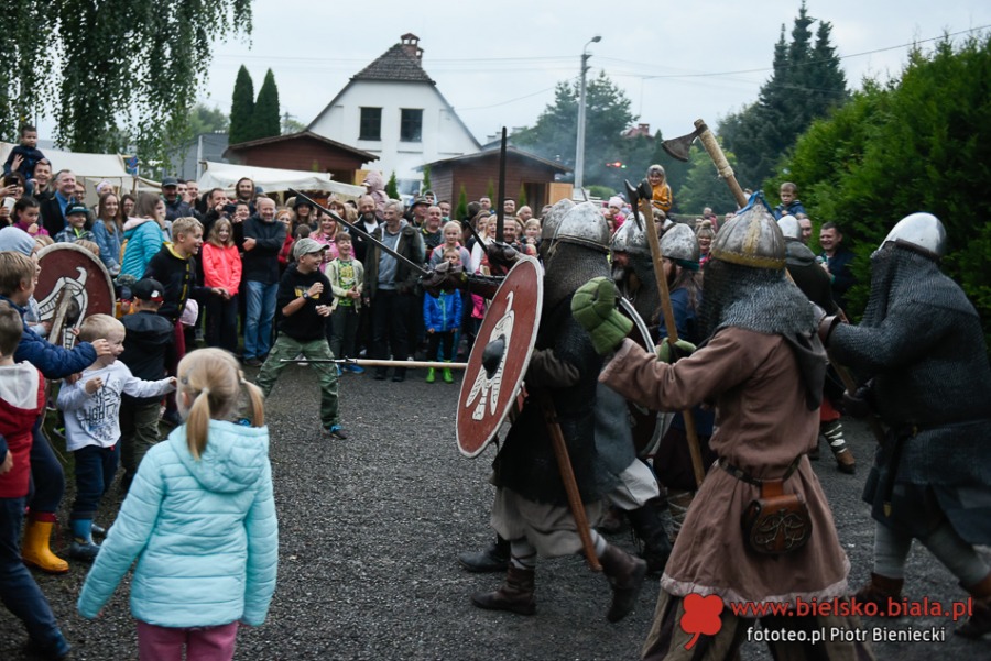 Piknik marzeń. Tłumy w średniowiecznej wiosce w Starym Bielsku ZDJĘCIA