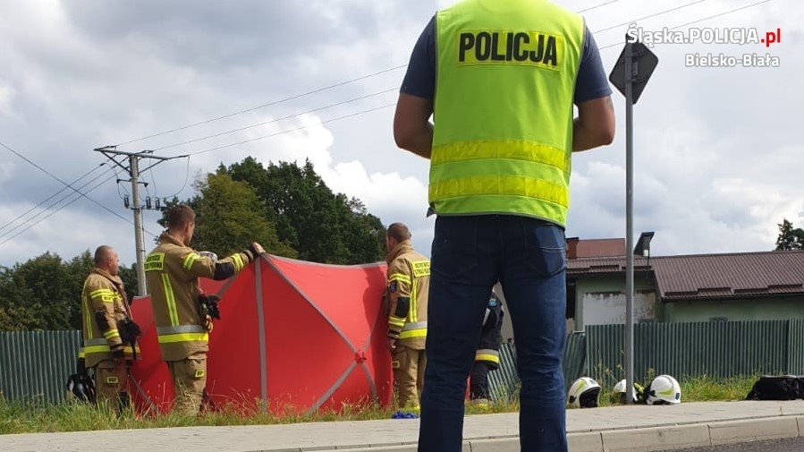 Motocyklista uderzył w słup i ogrodzenie posesji. Zginął na miejscu - foto